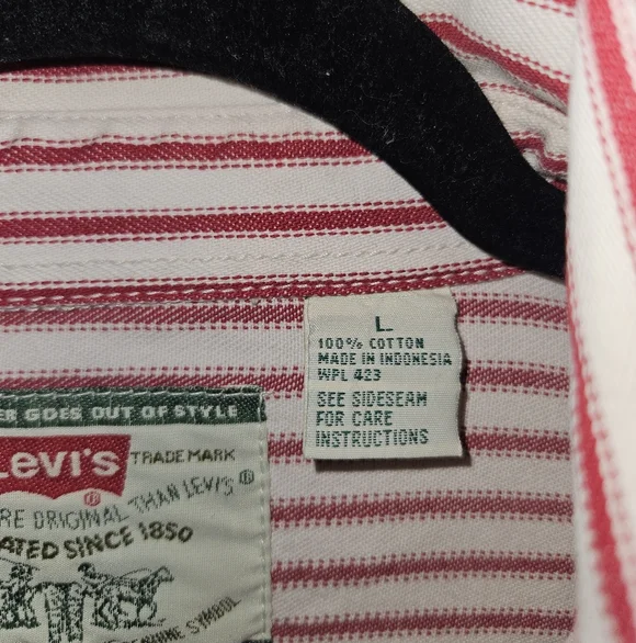 Levi's Red & White Striped Long-Sleeve Button-Down Shirt